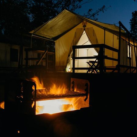 ホテル Wildhaven Sonoma Glamping ヒールズバーグ エクステリア 写真