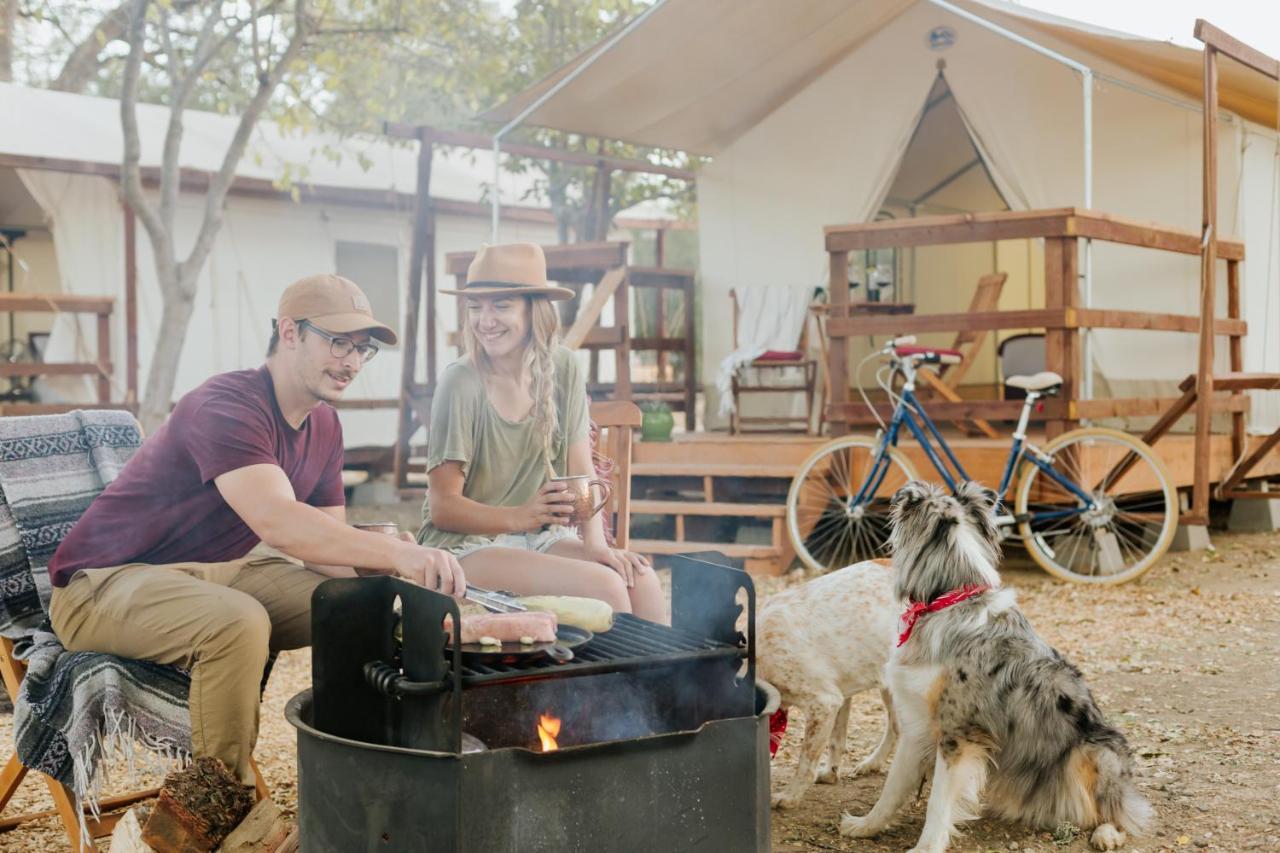ホテル Wildhaven Sonoma Glamping ヒールズバーグ エクステリア 写真